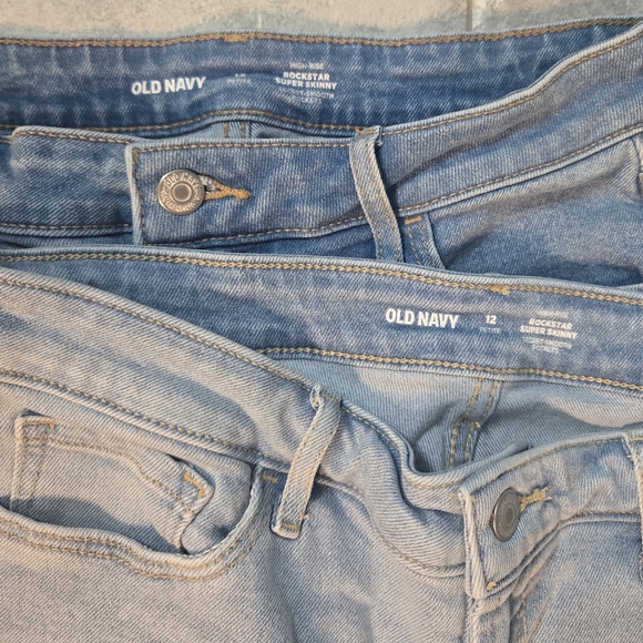 2 Pairs Old Navy Rockstar High Rise Super Skinny Jeans - Picture 2 of 3